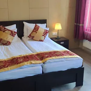 Sun-house Pension&restaurant -parkingfree- Hotel Praag